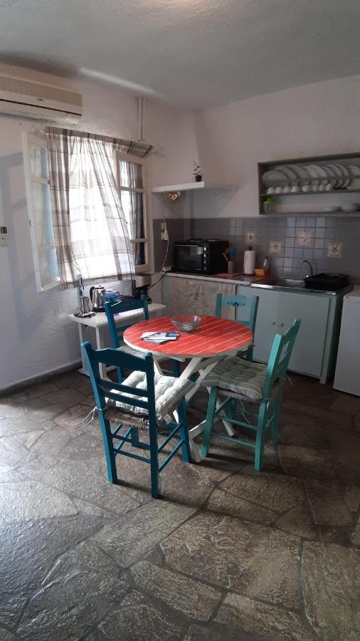Mantos Apartment