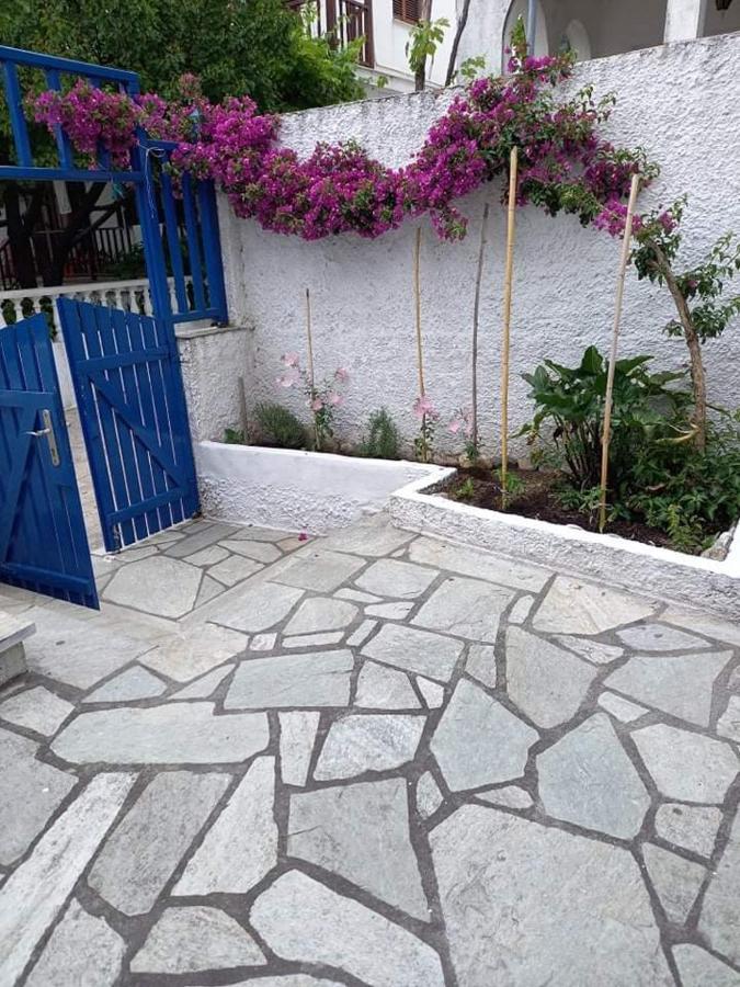 Mantos Apartment