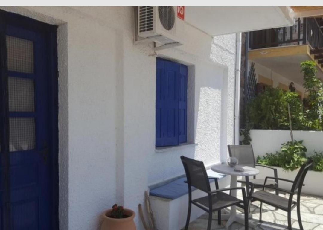 Mantos Apartment